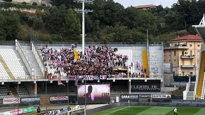 VIDEO Ascoli-Palermo, i tifosi rosanero al “Del Duca” caricano la squadra così - immagine 1