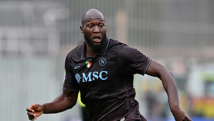 CASTEL DI SANGRO, ITALY - AUGUST 14: Romelu Lukaku of Napoli looks on during the pre-season friendly match between Napoli and Olympiacos at Stadio Teofilo Patini on August 14, 2025 in Castel di Sangro, Italy. (Photo by Giuseppe Bellini/Getty Images) lukaku lista champions