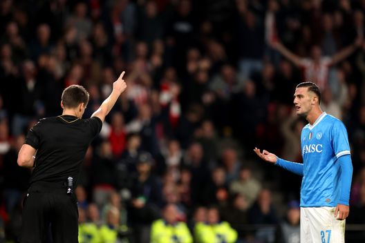 Lorenzo Lucca espulso in PSV-Napoli al PSV Stadion il 21 ottobre 2025 a Eindhoven, Paesi Bassi. (Foto di Dean Mouhtaropoulos/Getty Images) Napoli-Inter, incrocio anche per il futuro della Nazionale: così Lucca sfida Esposito- immagine 4