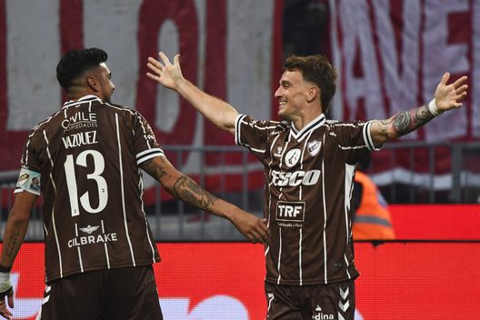 L'esultanza di Guido Mainero dopo il gol vittoria. (Foto di Joaquín Camiletti/Getty Images) Il Platense è entrato nella storia: è campione d’Argentina per la prima volta- immagine 5