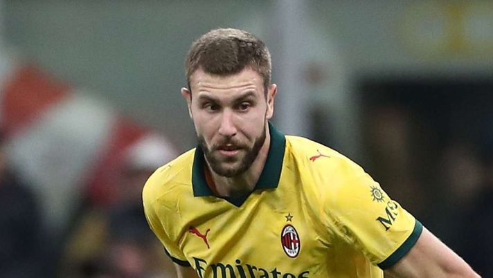 Strahinja Pavlovic (difensore AC Milan), qui durante Milan-Como 1-1 (Serie A 2025-2026) | News (Getty Images) Milan, sospiro di sollievo per Pavlovic: niente frattura al perone. Ecco quando potrebbe tornare