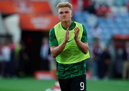 FARO, PORTOGALLO - 31 LUGLIO: Conrad Harder dello Sporting CP in azione durante il riscaldamento prima dell’inizio della Supercoppa portoghese tra Sporting CP e SL Benfica allo Stadio Algarve il 31 luglio 2025 a Faro, Portogallo. (Foto di Gualter Fatia/Getty Images) Harder “to Breathe”: Milan in apnea, l’attaccante danese è la nota giusta?- immagine 2