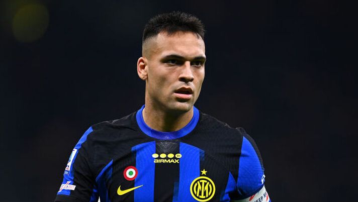MILAN, ITALY - APRIL 01: Lautaro Martinez of FC Internazionale, in action, looks on during the Serie A TIM match between FC Internazionale and Empoli FC at Stadio Giuseppe Meazza on April 01, 2024 in Milan, Italy. (Photo by Mattia Ozbot - Inter/Inter via Getty Images) (Photo by Mattia Ozbot - Inter/Inter via Getty Images) Gazzetta: “Lautaro alle Olimpiadi? La posizione dell’Inter e quante partite salterebbe” - immagine 1