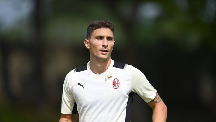 CAIRATE, ITALY - AUGUST 03: Mattia Caldara of AC Milan in action during an AC Milan Training Session at Milanello on August 03, 2021 in Cairate, Italy. (Photo by Claudio Villa/AC Milan via Getty Images) Caldara: “Non posso che dire bene del Milan. Infortuni? Mi sentivo male” - immagine 1