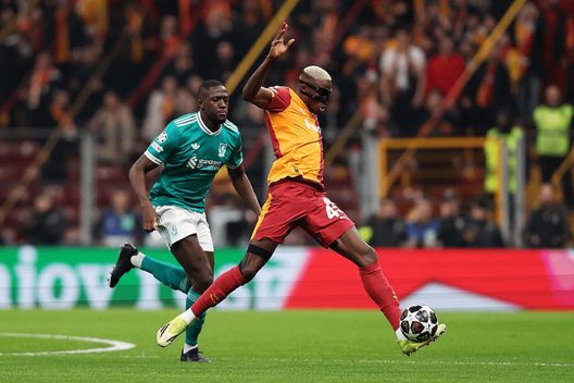 Coreografia da brividi per Osimhen: i tifosi del Galatasaray commuovono il giocatore- immagine 2