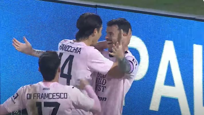 VIDEO Palermo-Como 3-0, gol e highlights: tris firmato da Brunori, Ranocchia e Di Fra Palermo-Como