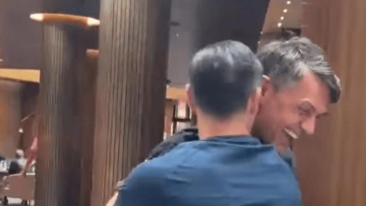 Sky – Finale di Champions, a Budapest l’abbraccio Maldini-Zanetti: “Rispetto assoluto” - immagine 1