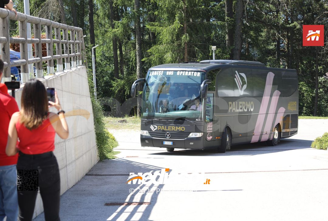 FOTO Palermo, l’arrivo della squadra di Corini in ritiro (GALLERY) - immagine 4