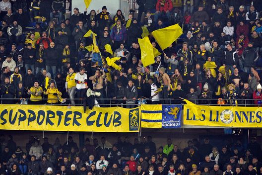 Tifosi del Sochaux. (Foto di Harold Cunningham/Getty Images) Furia dei tifosi del Valenciennes, partita contro il Sochaux sospesa per tentata invasione- immagine 3