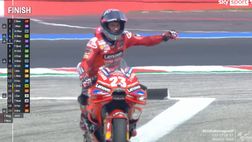 VIDEO / MotoGP, Martin fa il gesto dell’ombrello a Bastianini! Poi il chiarimento…