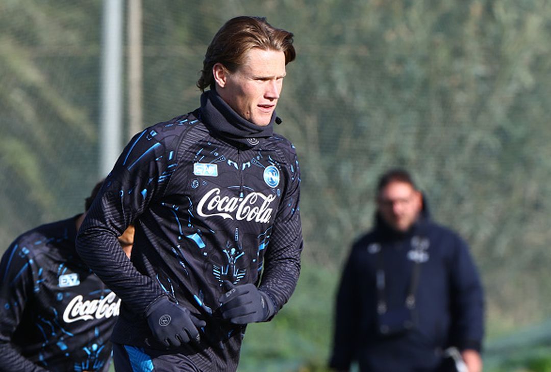 Pronti via, 24 ore all’attesissima sfida di Champions League tra Napoli e Chelsea. Conte guida l’allenamento cercando di trasferire la stessa grinta trasmessa in conferenza.