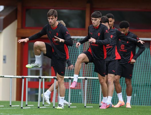 CAIRATE, ITALY - OCTOBER 21: Matteo Gabbia oggi a Milanello (Photo by Claudio Villa/AC Milan via Getty Images) Nkunku e Loftus, lavoro personalizzato oggi a Milanello: tutte le foto