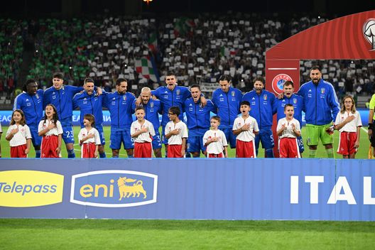 Getty Images Italia-Malta, applausi dei tifosi per lo striscione per la pace - immagine 1