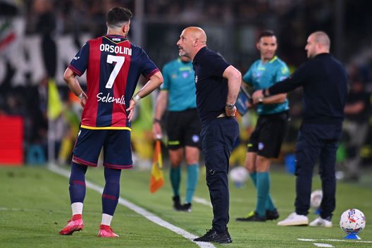 Vincenzo Italiano e Riccardo Orsolini (Foto di Alessandro Sabattini/Getty Images) Milan e Bologna, finaliste eccellenti: il cammino delle due squadre in Coppa Italia- immagine 3