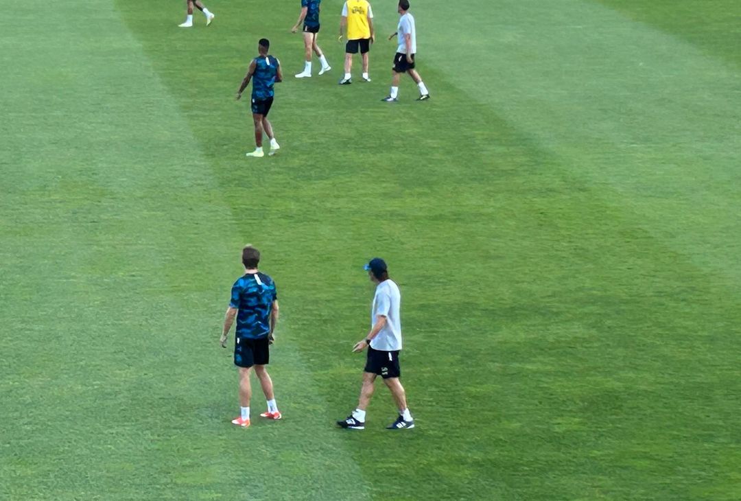 GALLERY Mister Conte segue passo dopo passo le esercitazioni della linea difensiva - immagine 4