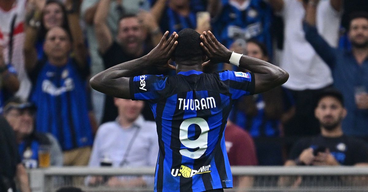 Inter thuram regala la maglia al figlio di inzaghi poi l appello a