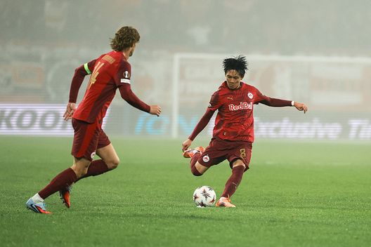 SALZBURG, AUSTRIA - 06 NOVEMBRE: Sota Kitano, ala giapponese del RedBull Salisburgo. (Foto di Jasmin Walter/Getty Images) RedBull Salisburgo