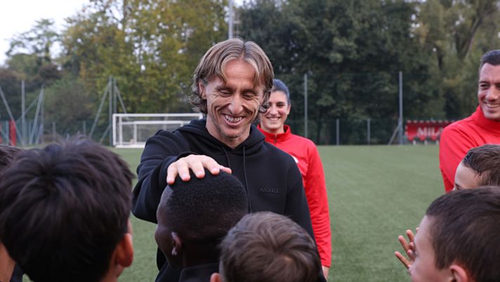 un-martedi-speciale-tutte-le-foto-di-modric-nel-vivaio-rossonero-del-Vismara