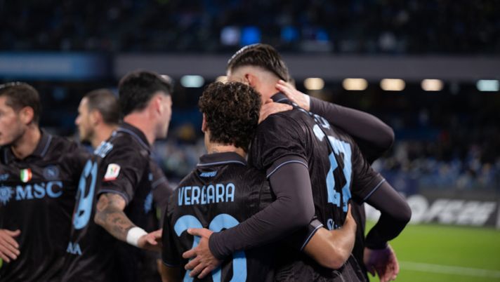 NAPLES, ITALY - DECEMBER 03: Lorenzo Lucca of SSC Napoli celebrates after scoring a goal during the SSC Napoli v Cagliari Calcio - Coppa Italia match at Stadio Diego Armando Maradona on December 03, 2025 in Naples, Italy. (Photo by SSCN Napoli/SSCN Napoli via Getty Images) Lazio-Napoli, Lucca e Vergara non saranno nemmeno in panchina: il motivo - immagine 1
