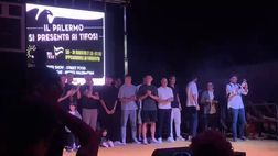 VIDEO Rosanero Summer Fest, arriva il Palermo: Corini e la squadra salgono sul palco