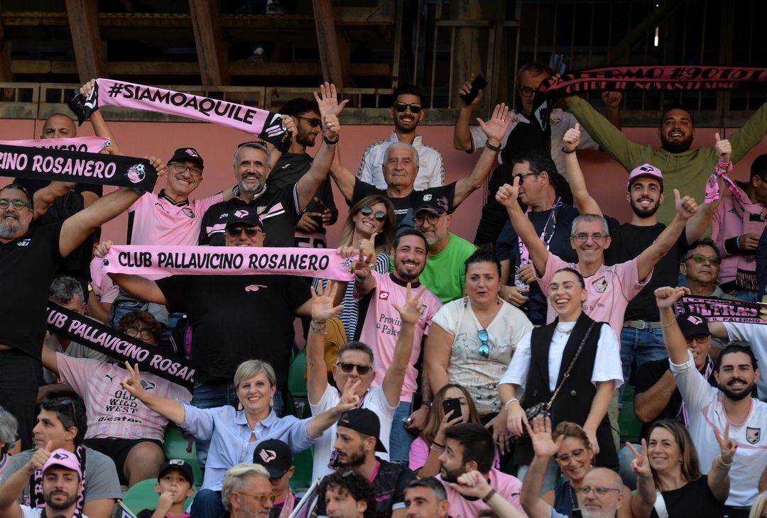 FOTOTIFO Palermo-Lecco, gli scatti ai tifosi al “Renzo Barbera” (GALLERY) - immagine 158