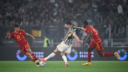 Serie A, Vlahovic riceve il premio di miglior attaccante: Dybala era tra i candidati