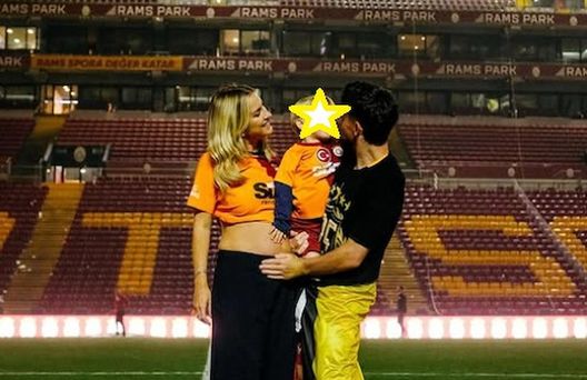 Festa Galatasaray, sul campo con Mertens la moglie Kat col pancione- immagine 2