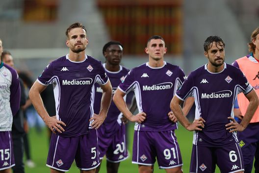 FLORENCE, ITALY - NOVEMBER 2: Marin Pongracic and Luca Ranieri of ACF Fiorentina show their dejection during the Serie A match between ACF Fiorentina and US Lecce at Artemio Franchi on November 2, 2025 in Florence, Italy. (Photo by Gabriele Maltinti/Getty Images)