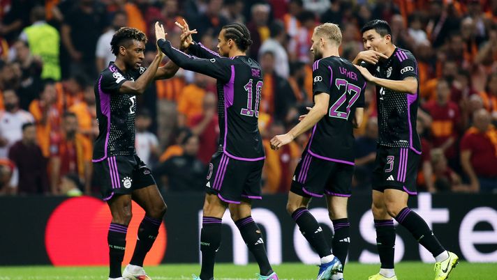 ISTANBUL, TURKEY - OCTOBER 24: Kingsley Coman of Bayern Munich celebrates with teammates after scoring the team's first goal during the UEFA Champions League match between Galatasaray A.S. and FC Bayern München at Ali Sami Yen Arena on October 24, 2023 in Istanbul, Turkey. (Photo by Ahmad Mora/Getty Images) Dalla Germania – Il Napoli punta un top centrocampista del Bayern Monaco: i dettagli - immagine 1