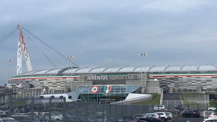 Visuale esterna dello Juventus Stadium prima di Juventus-Torino Juventus-Torino, le ultime dai campi: squadre in campo per il riscaldamento - immagine 1