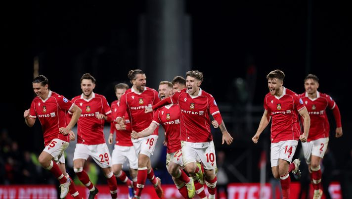 I giocatori del Wrexham esultano dopo l'ultimo rigore parato da Okonkwo. (Foto di Jan Kruger/Getty Images) Wrexham Nottingham Forest