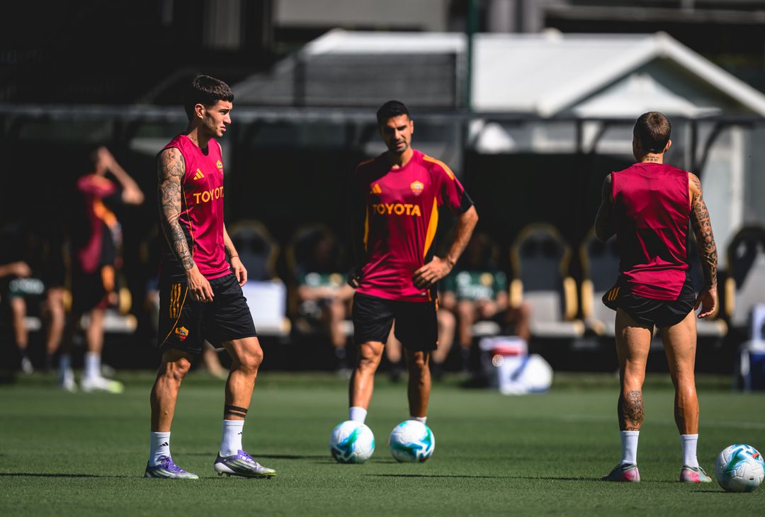 Trigoria, l’allenamento a due giorni dal derby: presenti Massara e Ranieri – FOTO GALLERY - immagine 26