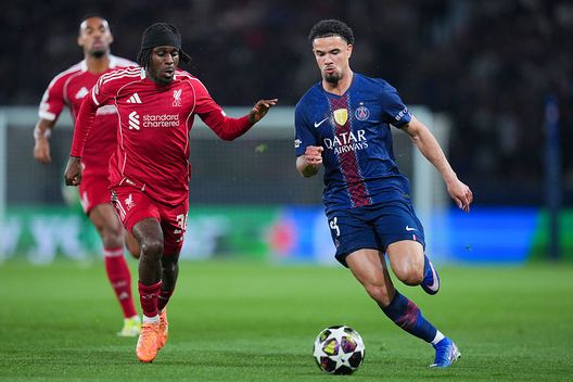 Parigi, Francia - 8 aprile 2026: Warren Zaire Emery del Psg corre col pallone sotto la pressione di Jeremie Frimpong del Liverpool durante l'andata dei quarti di finale di Champions League tra Paris Saint-Germain e Liverpool al Parc des Princes. (Foto di Franco Arland/Getty Images) Liverpool-Psg, statistiche e precedenti tra le due potenze del calcio europeo- immagine 2