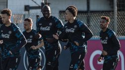 GALLERY Dal viaggio alla firma: le foto del primo giorno in azzurro di Okafor