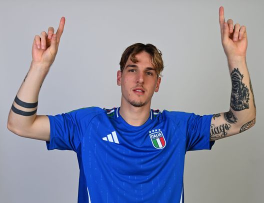 ROME, ITALY - MARCH 18: Nicolo Zaniolo of Italy poses during an Italy portrait session at Hotel Parco dei Principi on March 18, 2024 in Rome, Italy. (Photo by Claudio Villa/Getty Images) VN – Atalanta, l’offerta per Zaniolo ancora non ha risposta: rimane un nodo- immagine 2
