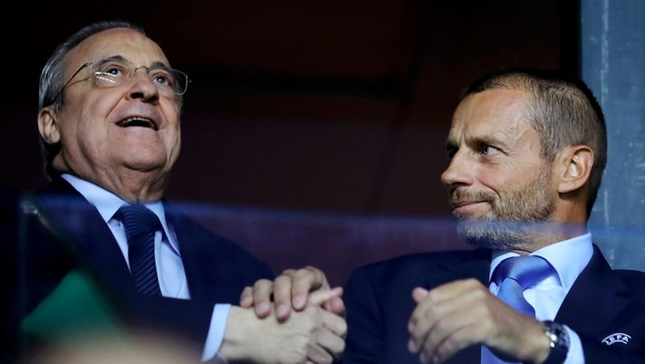TALLINN, ESTONIA - AUGUST 15: Florentino Pérez, President of Real Madrid (L) and Aleksander Ceferin, President of UEFA shake hands during the UEFA Super Cup between Real Madrid and Atletico Madrid at Lillekula Stadium on August 15, 2018 in Tallinn, Estonia. (Photo by Alexander Hassenstein/Getty Images) Superlega, UEFA pronta con le sanzioni: 2 anni di squalifica dalla Champions - immagine 1