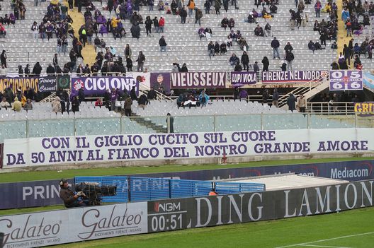FOTO – La coreografia della Curva Fiesole: 50 anni degli Ultras Viola- immagine 5