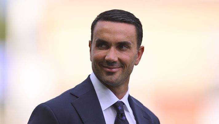 PARMA, ITALY - AUGUST 17: Raffaele Palladino head coach of Fiorentina looks on during the Serie A match between Parma Calcio and Fiorentina at Stadio Ennio Tardini on August 17, 2024 in Parma, Italy. (Photo by Alessandro Sabattini/Getty Images) Palladino: “Dietro manca qualcosa, la società lo sa. Amrabat ragazzo di cuore” - immagine 1
