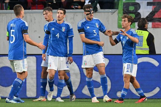 Tommaso Baldanzi celebra con Matteo Ruggeri un suo gol (Photo by Alessandro Sabattini/Getty Images) Europei U21, Italia: il minutaggio dei giocatori rispetto alle altre big del torneo- immagine 2
