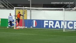 Europei 2024 – Francia, Giroud ci prende gusto: si allena da portiere | VIDEO