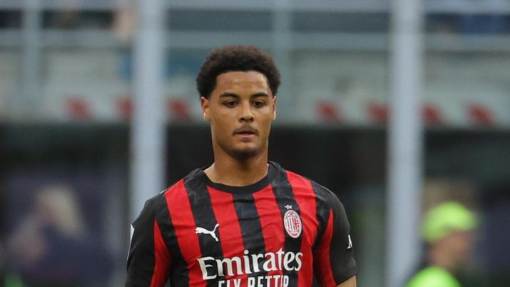 Koni De Winter (difensore AC Milan), qui durante Milan-Udinese 3-0 | Serie A 2025-26 News. Getty Images Allegri ha perso la strada: la difesa del Milan con il 4-3-3 ha tantissimi problemi