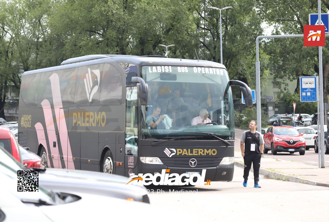 FOTO Bologna-Palermo, i rosanero arrivano allo stadio di Rovereto (Gallery) - immagine 8