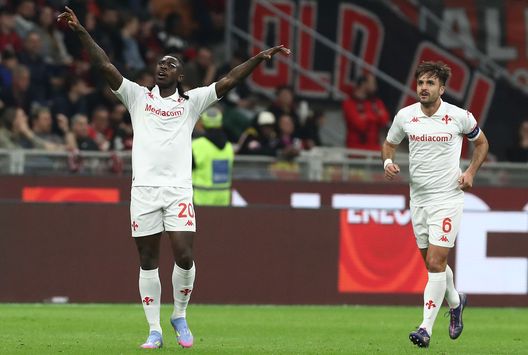 MILAN, ITALY - APRIL 05: Moise Kean of ACF Fiorentina celebrates after scoring their team's second goal during the Serie A match between AC Milan and ACF Fiorentina at Stadio Giuseppe Meazza on April 05, 2025 in Milan, Italy. (Photo by Marco Luzzani/Getty Images) Kean