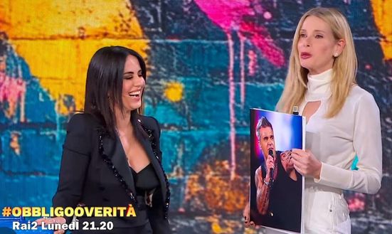 Paola Iezzi e l’aneddoto su Robbie Williams: “Nel ’98 dopo un suo concerto mi invitò a…” Paola Iezzi e l’aneddoto su Robbie Williams: “Nel ’98 dopo un suo concerto mi invitò a…” - immagine 1