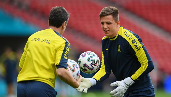 GLASGOW, SCOTLAND - JUNE 28: Anatolii Trubin of Ukraine looks on during the Ukraine Training Session ahead of the UEFA Euro 2020 Round of 16 match between Sweden and Ukraine at Hampden Park on June 28, 2021 in Glasgow, Scotland. (Photo by Stu Forster/Getty Images) Trubin tappa il mercato in porta dell’Inter… e della Fiorentina: le ultime - immagine 1