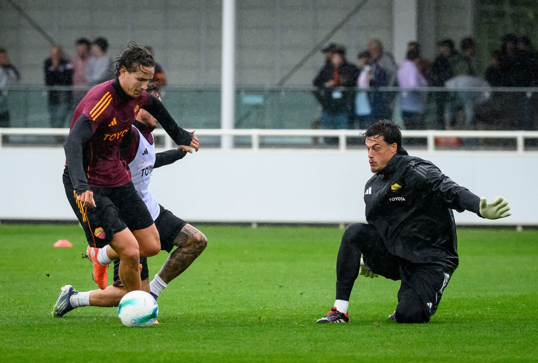 Roma, la seduta pomeridiana aperta ai tifosi al St. George’s Park – FOTO GALLERY - immagine 13