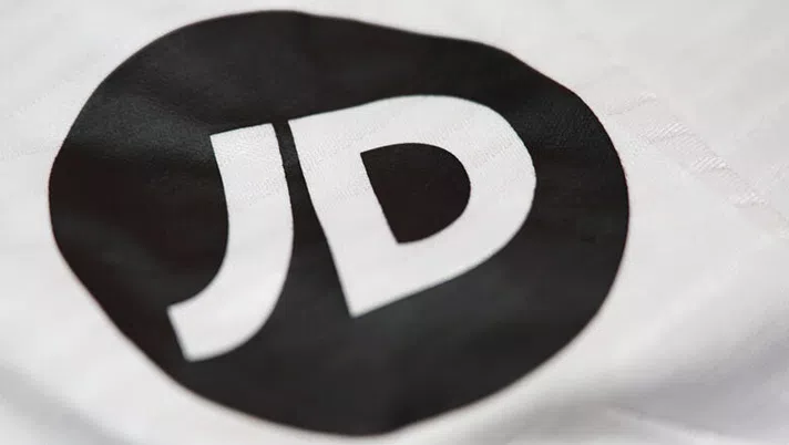 Sponsor bianconero sulla seconda maglia? Non è una gaffe, ecco la spiegazione - immagine 1