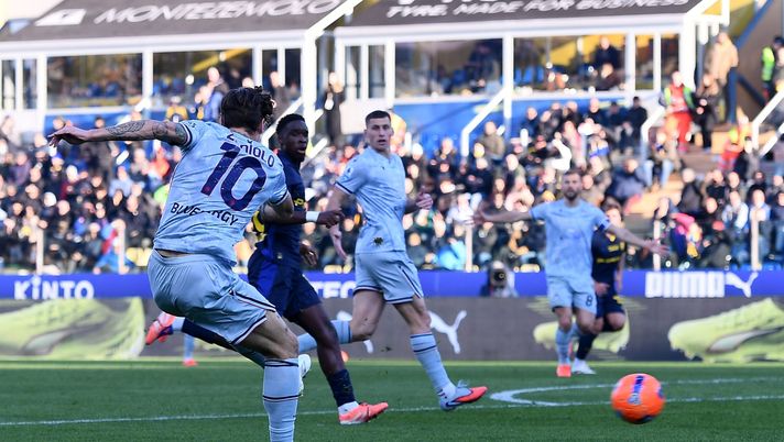PARMA, ITALY - NOVEMBER 29: Nicolò Zaniolo of Udinese Calcio scores the opening goal during the Serie A match between Parma Calcio 1913 and Udinese Calcio at Stadio Ennio Tardini on November 29, 2025 in Parma, Italy. (Photo by Alessandro Sabattini/Getty Images) Udinese News – La continuità passa attraverso la gara di lunedì: il punto - immagine 1