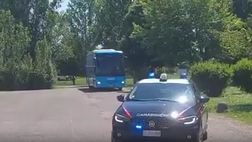 Il pullman del Napoli torna in hotel dopo la rifinitura: accoglienza da brividi!