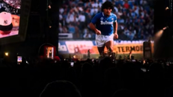 Max Pezzali in concerto al Maradona, l’omaggio speciale a Maradona e al Napoli